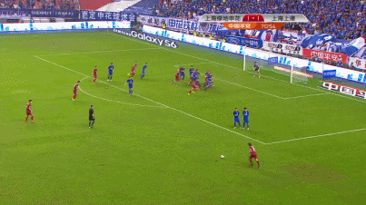 落后的申花接连做出调整,用吕征和高迪换下了王寿挺和西索科.