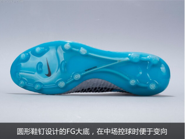 Nike 鬼牌超顶级“银色风暴”套装足球鞋