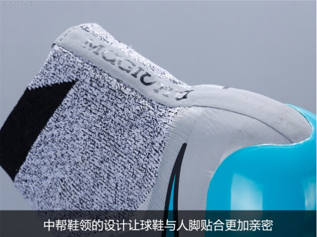 Nike 鬼牌超顶级“银色风暴”套装足球鞋