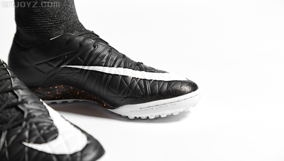 耐克全新黑白配色HypervenomX Proximo足球鞋