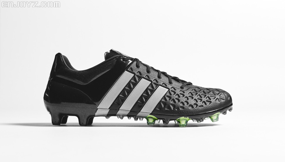 阿迪达斯发布黑绿配色Ace15.1足球鞋