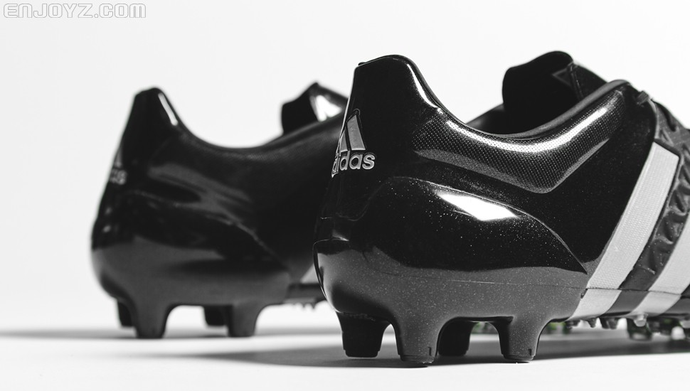 阿迪达斯发布黑绿配色Ace15.1足球鞋