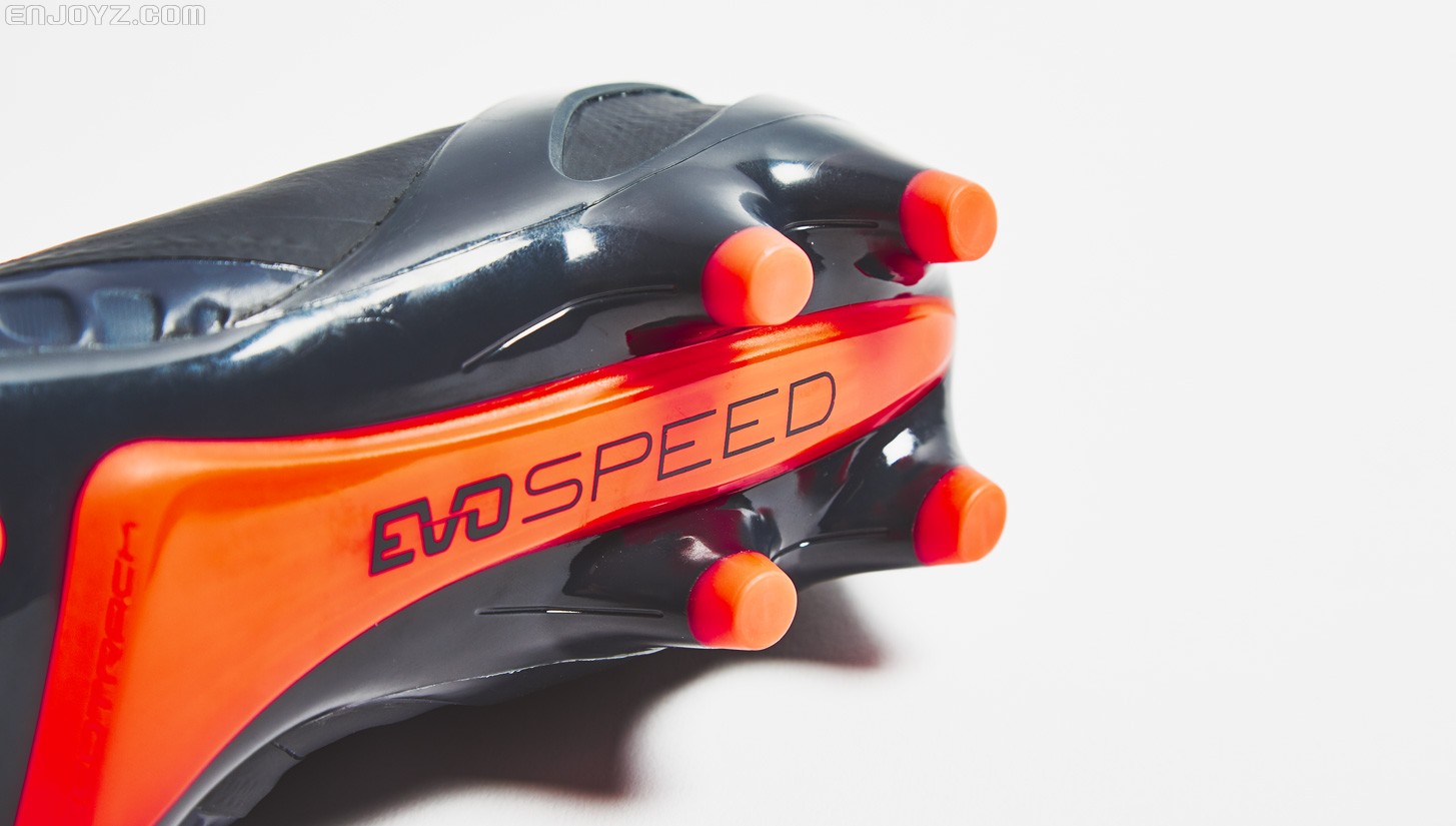 彪马全新黑红配色evoSPEED 1.4足球鞋赏析