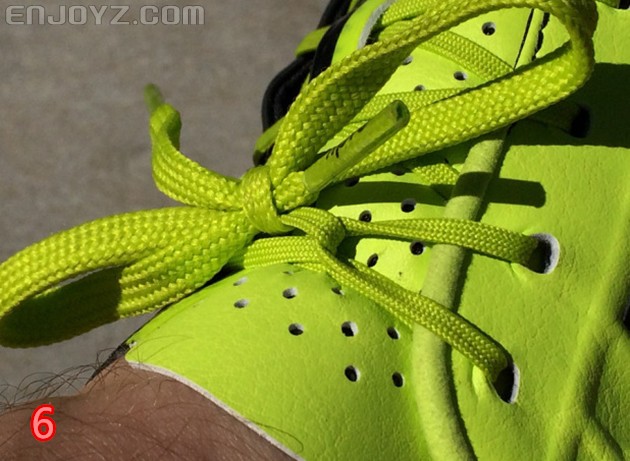 足球鞋鞋带的完美绑法